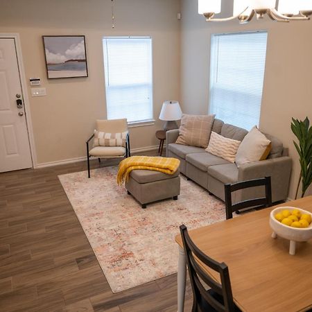 Fabulous King Size Bed In A Gated Neighborhood! Apartment Edinburg Luaran gambar