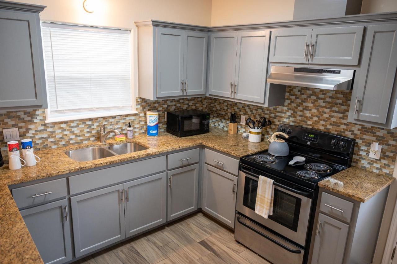 Fabulous King Size Bed In A Gated Neighborhood! Apartment Edinburg Luaran gambar