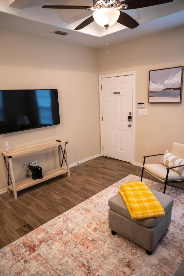 Fabulous King Size Bed In A Gated Neighborhood! Apartment Edinburg Luaran gambar