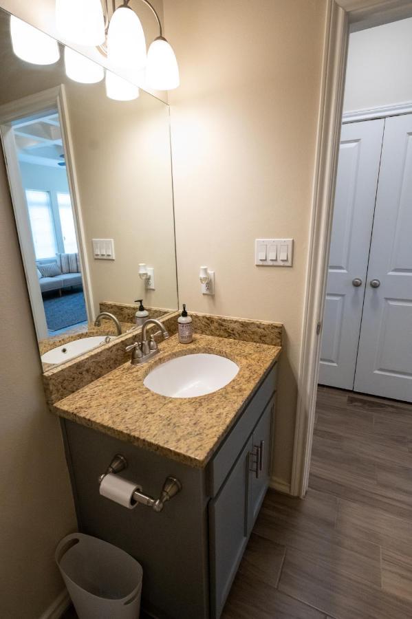 Fabulous King Size Bed In A Gated Neighborhood! Apartment Edinburg Luaran gambar