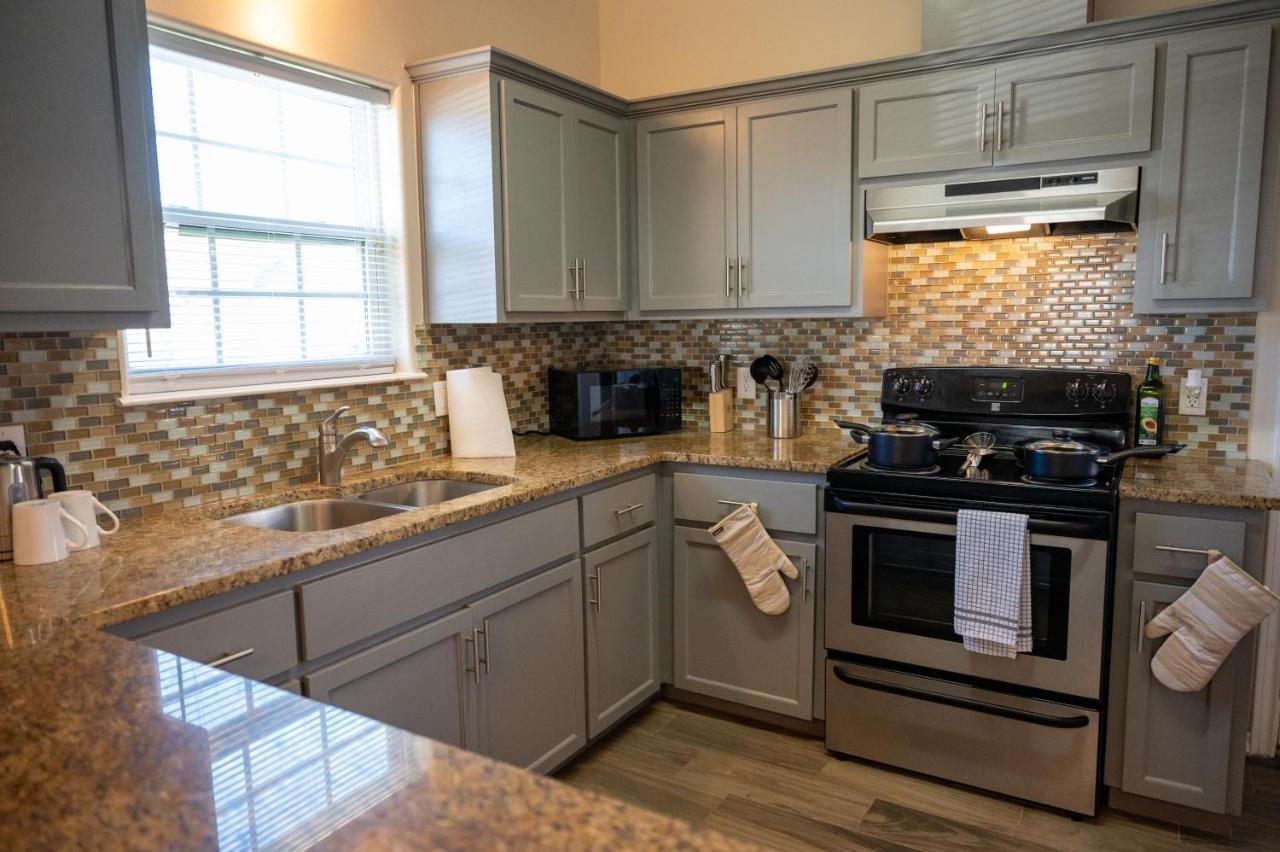 Fabulous King Size Bed In A Gated Neighborhood! Apartment Edinburg Luaran gambar