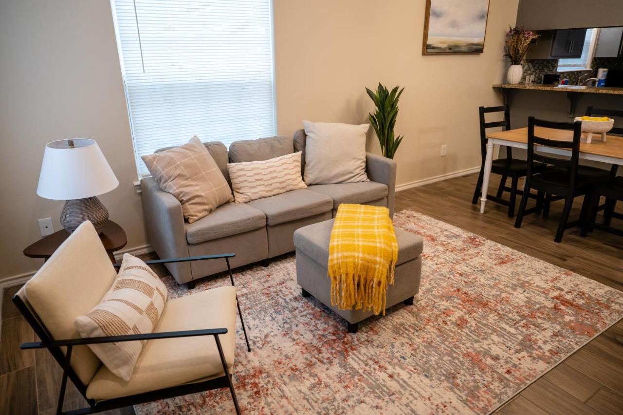 Fabulous King Size Bed In A Gated Neighborhood! Apartment Edinburg Luaran gambar