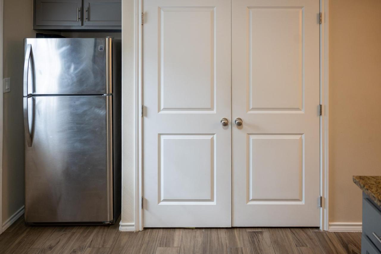 Fabulous King Size Bed In A Gated Neighborhood! Apartment Edinburg Luaran gambar