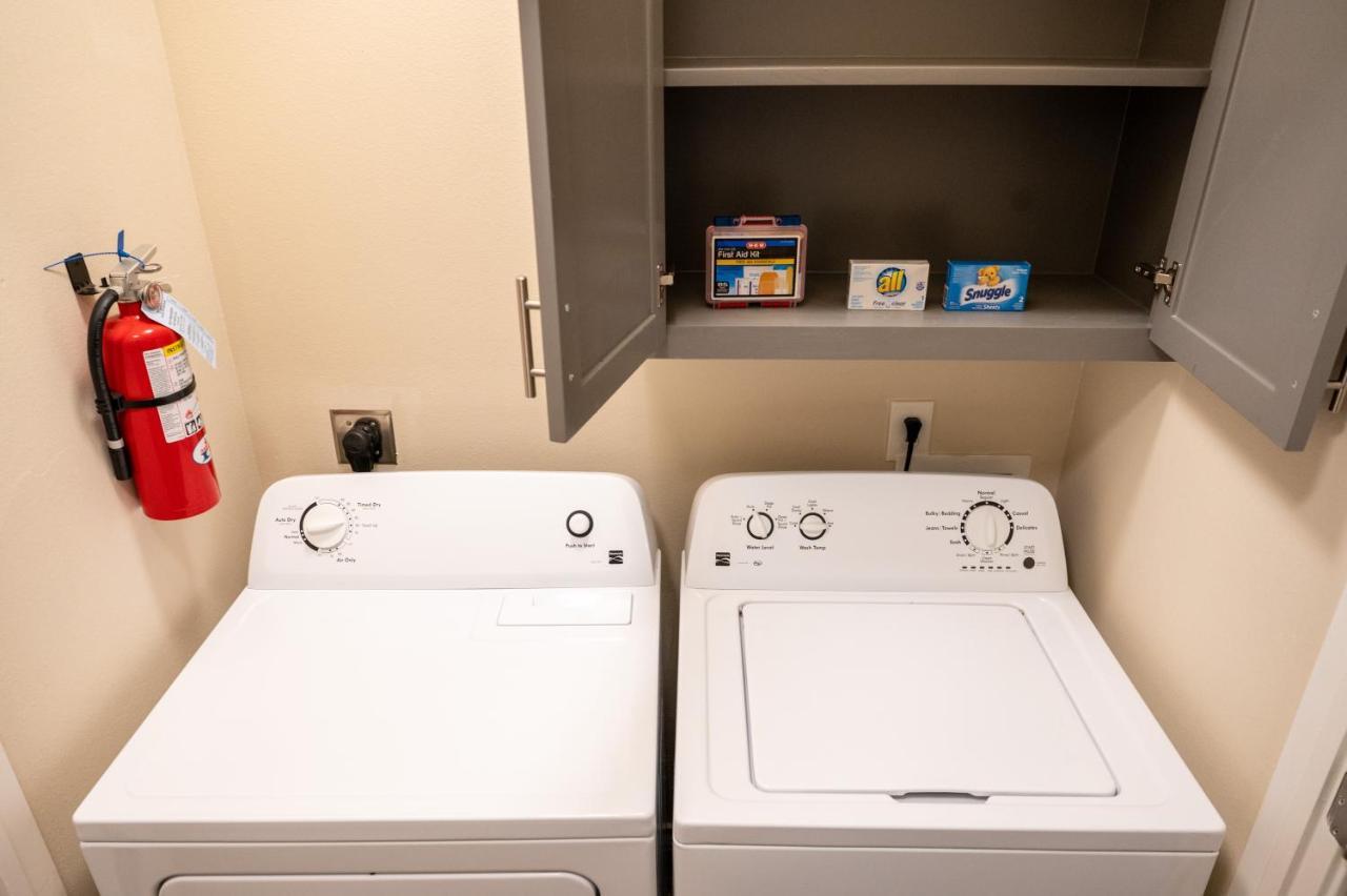 Fabulous King Size Bed In A Gated Neighborhood! Apartment Edinburg Luaran gambar