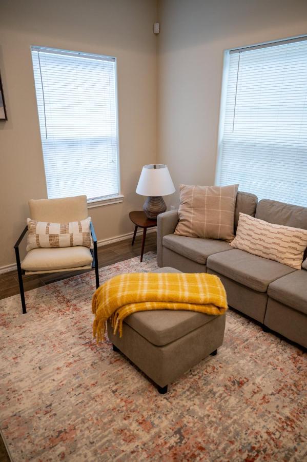 Fabulous King Size Bed In A Gated Neighborhood! Apartment Edinburg Luaran gambar