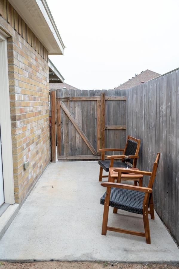 Fabulous King Size Bed In A Gated Neighborhood! Apartment Edinburg Luaran gambar