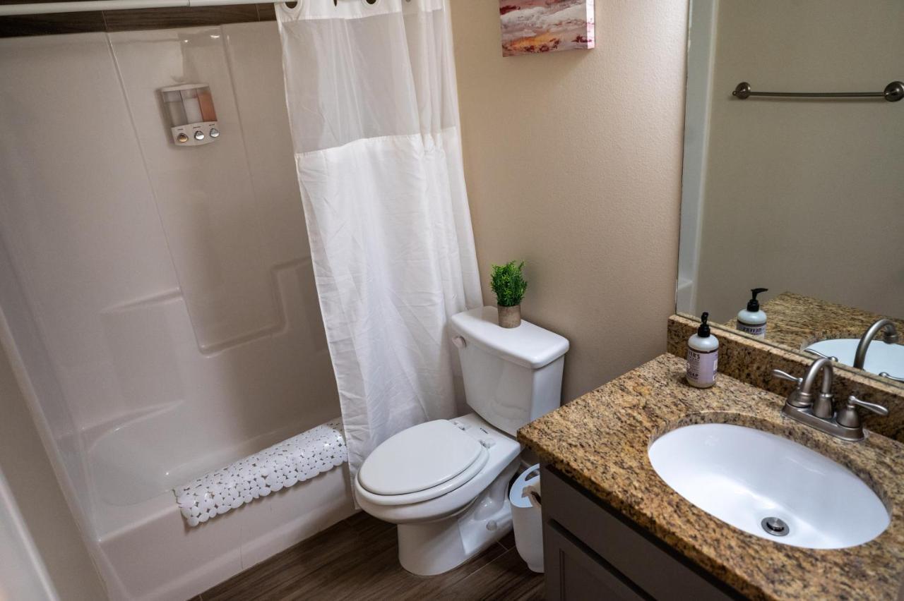 Fabulous King Size Bed In A Gated Neighborhood! Apartment Edinburg Luaran gambar