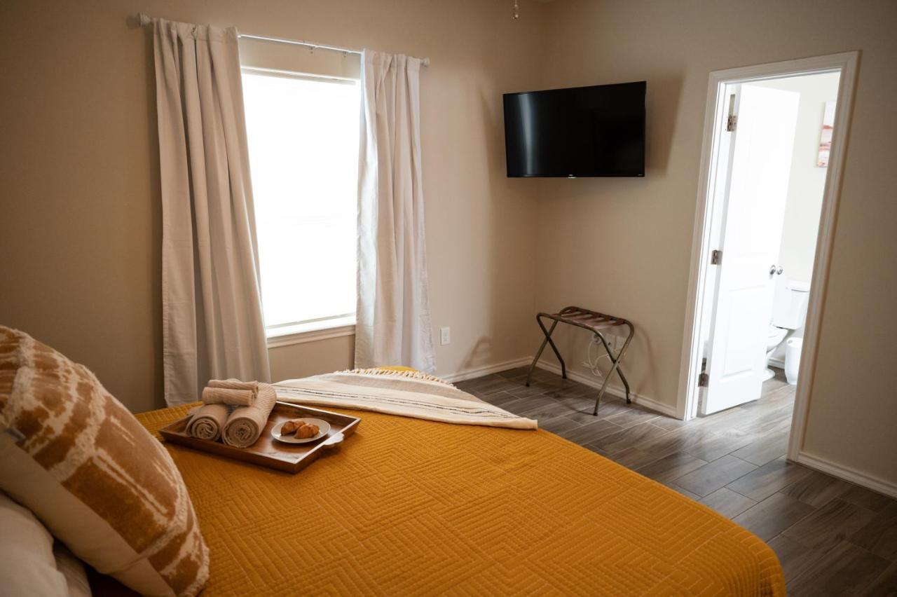 Fabulous King Size Bed In A Gated Neighborhood! Apartment Edinburg Luaran gambar
