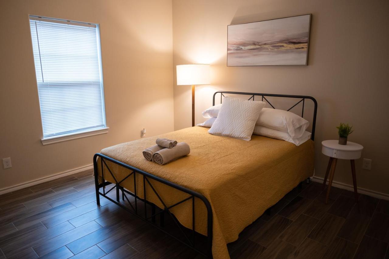 Fabulous King Size Bed In A Gated Neighborhood! Apartment Edinburg Luaran gambar
